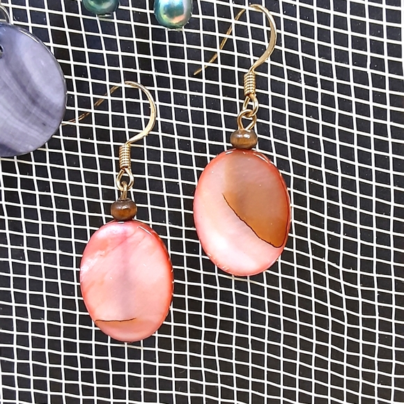 Earrings Lot of 3 Pairs Beaded and Lucite Faux Shell - Picture 4 of 7